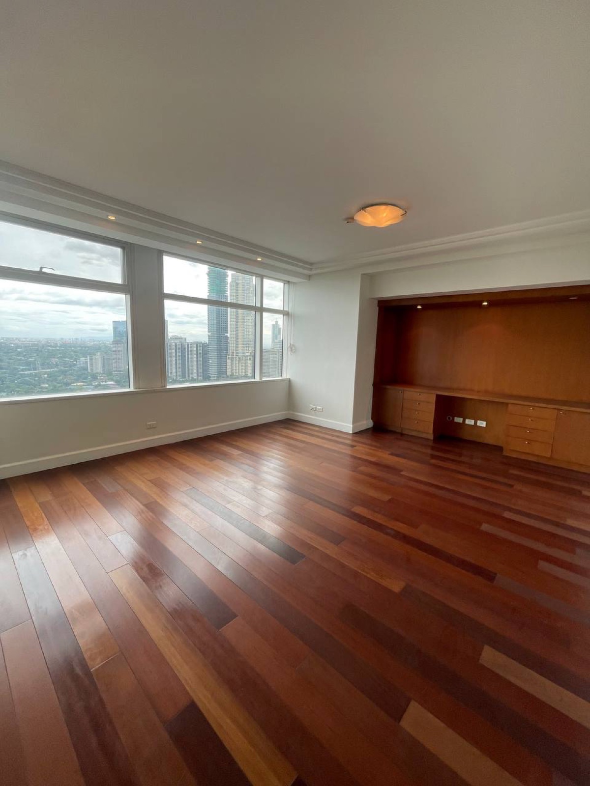 For Sale 3 Bedroom in One Roxas Triangle, Makati City, photo 12 of 17