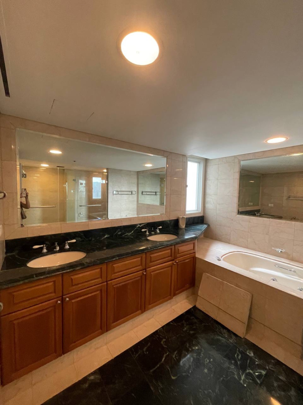 For Sale 3 Bedroom in One Roxas Triangle, Makati City, photo 14 of 17
