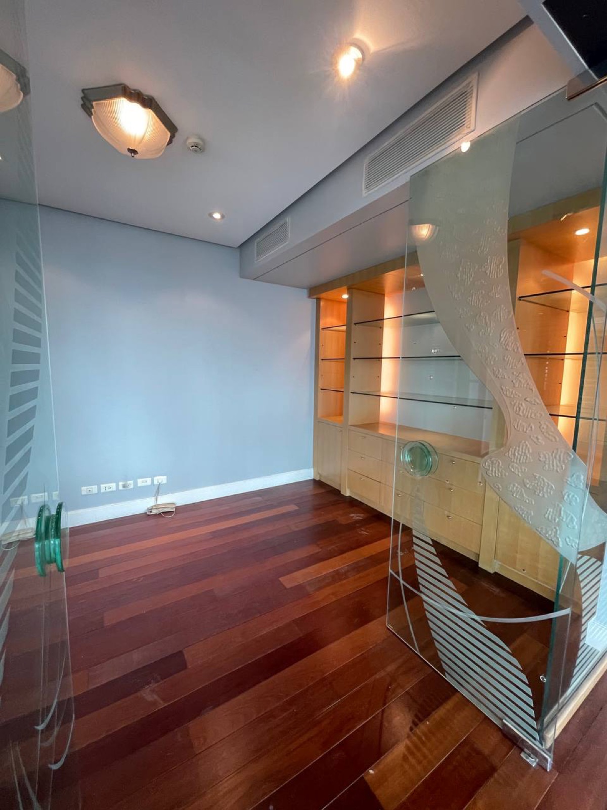 For Sale 3 Bedroom in One Roxas Triangle, Makati City, photo 2 of 17