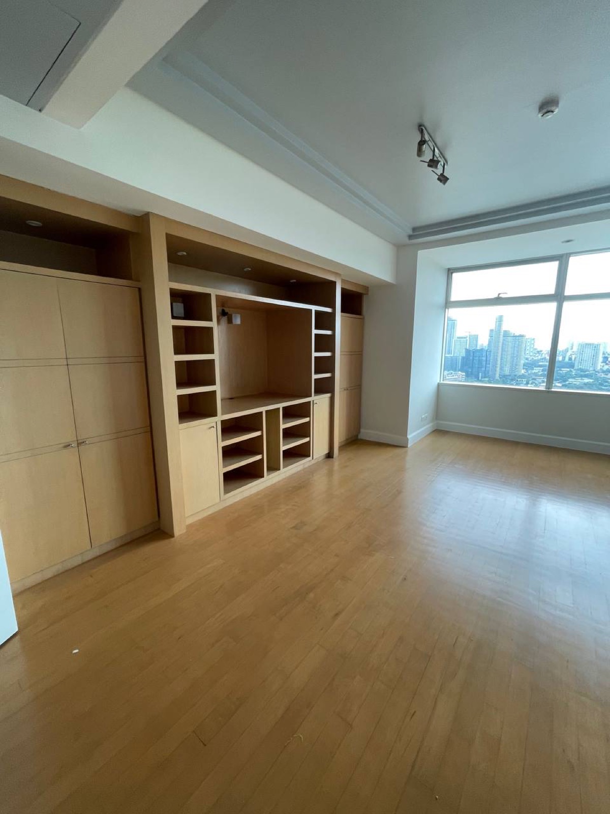 For Sale 3 Bedroom in One Roxas Triangle, Makati City, photo 5 of 17